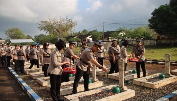 Ziarah dan Tabur Bunga, Kapolres Sumenep Pimpin Upacara Peringatan Hari Bhayangkara ke-79 di TMP Jokotole