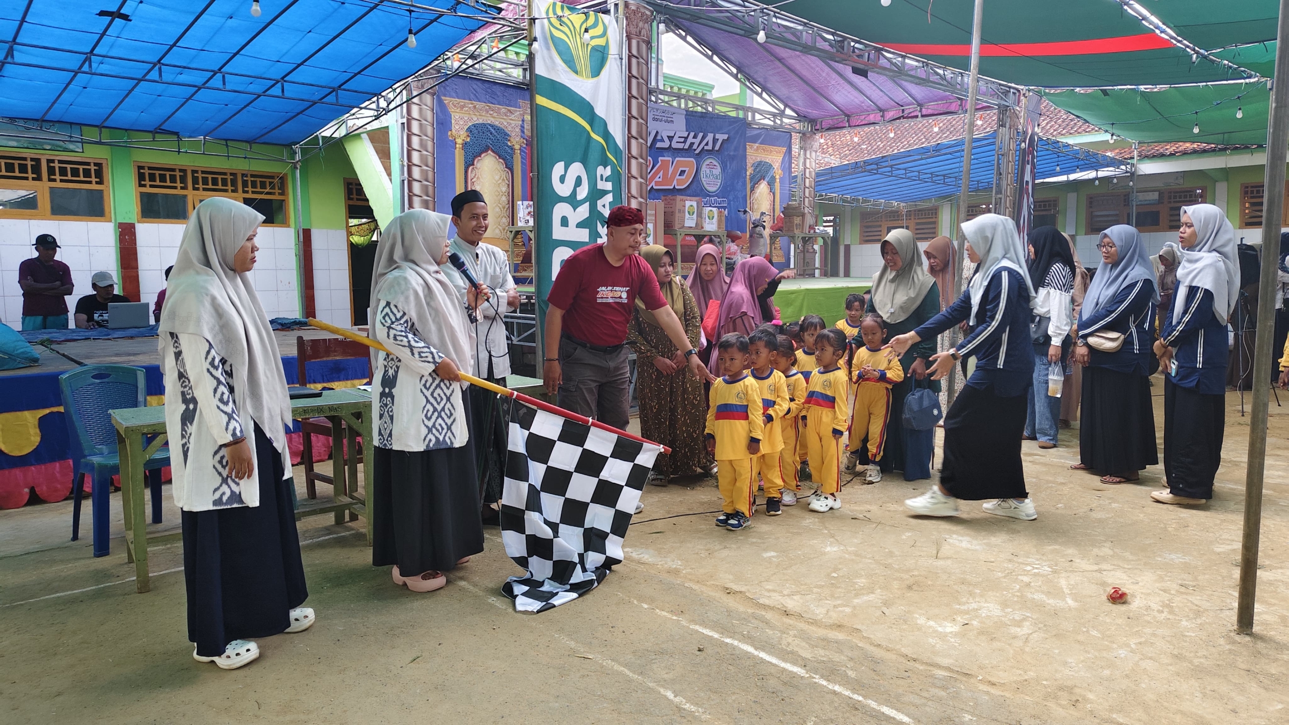 Jalan Sehat IKBAD Meriahkan HIDAR ke-57 di Sumenep, Ratusan Alumni dan Warga Ikut Berpartisipasi
