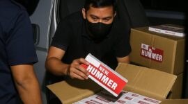 Pengiriman Rokok Ilegal New Humer Diduga Dikirim Melalui Travel Pribadi, Merambah ke Jabodetabek (Foto Ilustrasi:AI). 