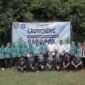 Wakil Bupati Wonosobo, mahasiswa KKN, dan perwakilan PKK foto bersama usai peluncuran Gerakan “Rabu Pon: Ibu Menanam Pohon” di Desa Slukatan 
