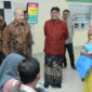 Direktur RSUD dr. H. Moh. Anwar, dr. Erliyati, M.Kes., bersama Bupati Sumenep, Achmad Fauzi Wongsojudo mendampingi Direktur TI BPJS Kesehatan, Dr. Edwin Aristiawan, saat meninjau fasilitas digital rumah sakit. (Foto:Klik Times). 