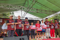 Ribuan peserta Soekarno Fun Run 2025 memadati kawasan Masjid Jamik Sumenep, memeriahkan ajang olahraga dan kebangsaan dalam rangka Bulan Bung Karno (Foto:Ist). 