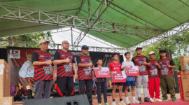 Ribuan peserta Soekarno Fun Run 2025 memadati kawasan Masjid Jamik Sumenep, memeriahkan ajang olahraga dan kebangsaan dalam rangka Bulan Bung Karno (Foto:Ist). 