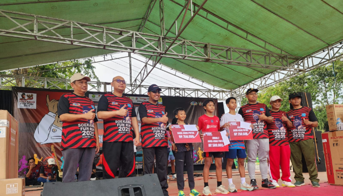 Ribuan peserta Soekarno Fun Run 2025 memadati kawasan Masjid Jamik Sumenep, memeriahkan ajang olahraga dan kebangsaan dalam rangka Bulan Bung Karno (Foto:Ist). 