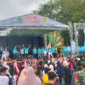 TUMPAH RUAH: Ribuan warga antusias mengikuti senam massal Madura EV Day 2025 di Alun-Alun Sumenep.(Foto:Klik Times). 