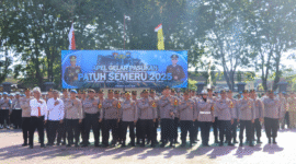 Kapolres Sumenep AKBP Rivanda S.I.K. memimpin Apel Gelar Pasukan Operasi Patuh Semeru 2025 di Mapolres Sumenep (Foto:Humas). 