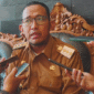 Bupati Sumenep Achmad Fauzi Wongsojudo saat diwawancarai terkait mandeknya perizinan pabrikan rokok di wilayahnya (Foto:Klik Times). 