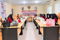Peserta DWP Bappeda Sumenep antusias mengikuti pelatihan ecoprint di Aula Bappeda (Foto:Klik Times). 