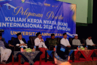 Pelepasan resmi peserta KKN Internasional Plus Umroh Universitas Annuqayah oleh jajaran pimpinan kampus dan perwakilan PT Travel An Namirah (Foto:Warits). 