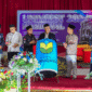 Penabuhan gebuk oleh pembina BEM di dampingi dosen Universitas Annuqayah menandai dibukanya UNIVFEST II secara resmi.(Foto:Ist). 

