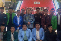 Foto bersama Kepala Bappeda Sumenep, Arif Firmanto, dengan peserta Kongres VI Aliansi BEM Sumenep usai acara di INKADHA (Foto:Klik Times). 