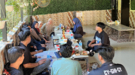 Peserta KKN POSKO 23 STKIP PGRI Sumenep saat mempresentasikan hasil temuan lapangan dalam Kolokium Strategis di Kabupaten Sumenep (Foto:Klik Times). 