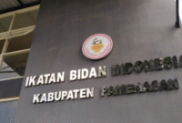 Anggota IBI Pamekasan mempertanyakan transparansi laporan keuangan pengurus sebelumnya yang dinilai tidak sesuai dengan sumber pendapatan organisasi. (Foto:Klik Times). 