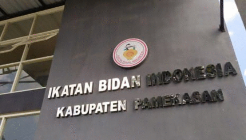 Anggota IBI Pamekasan mempertanyakan transparansi laporan keuangan pengurus sebelumnya yang dinilai tidak sesuai dengan sumber pendapatan organisasi. (Foto:Klik Times). 