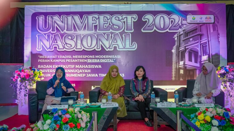 Para pemateri Seminar Woman Movement UNIVFEST 2025 saat menyampaikan materi seputar kesetaraan gender dan peran strategis perempuan (Foto:Klik Times). 
