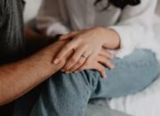 Kepala SDN Sakala ll dan Istri Bendahara Desa Diduga Selingkuh, Warga Desak Sanksi Adat