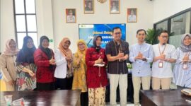 Direktur RSUD dr. H. Moh. Anwar bersama tim BPJS Kesehatan Wilayah Madura berfoto bersama usai sesi penilaian kredensialing (Foto: Klik Times). 
