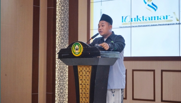 Ahmad Samsul Munir menyampaikan pidato perdananya usai terpilih sebagai Presidium Nasional Halaqoh BEM Pesantren Se-Indonesia periode 2025–2027, dalam Sidang Muktamar Halaqoh V di Universitas Darunnajah, Jakarta Selatan (Foto: Klik Times). 