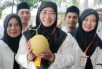 Ketua HKTI Sumenep, Nyai Hj Dewi Khalifah memaparkan rencana pengembangan empon-empon sebagai komoditas unggulan petani Sumenep. (Foto/Lensa Madura). 