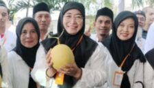 Ketua HKTI Sumenep, Nyai Hj Dewi Khalifah memaparkan rencana pengembangan empon-empon sebagai komoditas unggulan petani Sumenep. (Foto/Lensa Madura). 