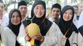 Ketua HKTI Sumenep, Nyai Hj Dewi Khalifah memaparkan rencana pengembangan empon-empon sebagai komoditas unggulan petani Sumenep. (Foto/Lensa Madura). 
