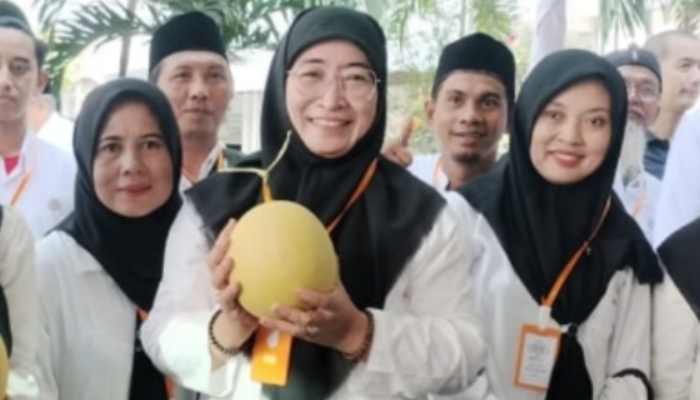 Ketua HKTI Sumenep, Nyai Hj Dewi Khalifah memaparkan rencana pengembangan empon-empon sebagai komoditas unggulan petani Sumenep. (Foto/Lensa Madura). 