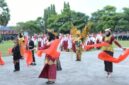 Penampilan siswa-siswi terbaik Sumenep membuka upacara detik-detik Proklamasi HUT ke-80 RI dengan lagu dan puisi bertema Indonesia Pusaka. (Foto/Klik Times). 