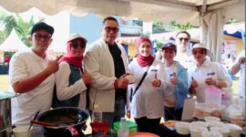 Nova Harivan Paloh membuka Pesta Rakyat dan Bazar UMKM di Jagakarsa, Jakarta Selatan. (Foto/Klik Times). 