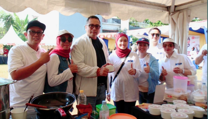 Nova Harivan Paloh membuka Pesta Rakyat dan Bazar UMKM di Jagakarsa, Jakarta Selatan. (Foto/Klik Times). 