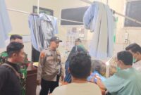 Pelaku diamankan polisi dan menjalani perawatan di RSUD Sumenep. (Foto/Klik Times). 