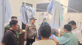 Pelaku diamankan polisi dan menjalani perawatan di RSUD Sumenep. (Foto/Klik Times). 