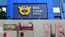 KOLASE:Rokok merek Cahaya Pro dengan dugaan salah penggunaan pita cukai, serta Kantor Bea Cukai Madura yang diharapkan segera mengambil langkah tegas. 