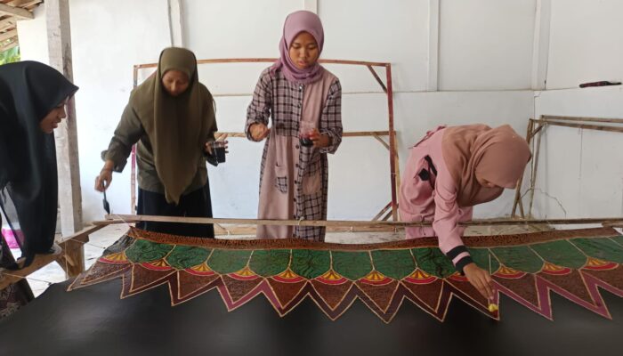 Gandeng Paneka Batik, MA Miftahul Ulum Sampang Gelar Pelatihan Batik Kontemporer