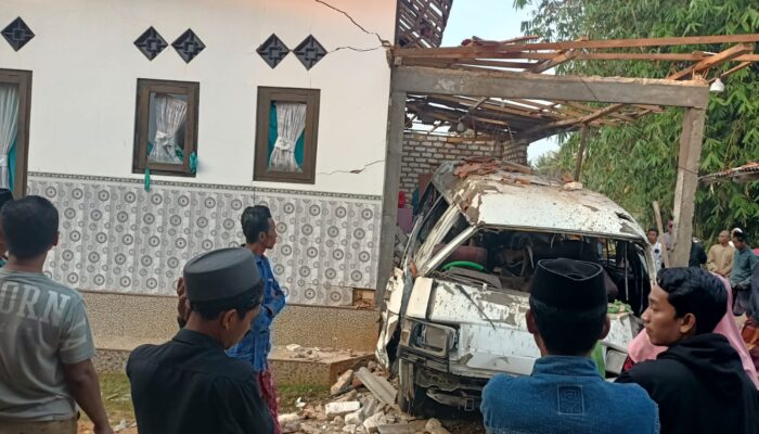 Ledakan Mobil di Garasi Gegerkan Sumenep, Polisi Masih Selidiki Penyebab
