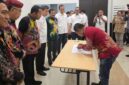Penyerahan izin NPPBKC kepada 11 pabrik rokok Sumenep di Kantor DJBC Jatim I, Sidoarjo. Foto/Klik Times. 