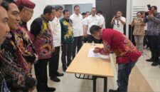 Penyerahan izin NPPBKC kepada 11 pabrik rokok Sumenep di Kantor DJBC Jatim I, Sidoarjo. Foto/Klik Times. 