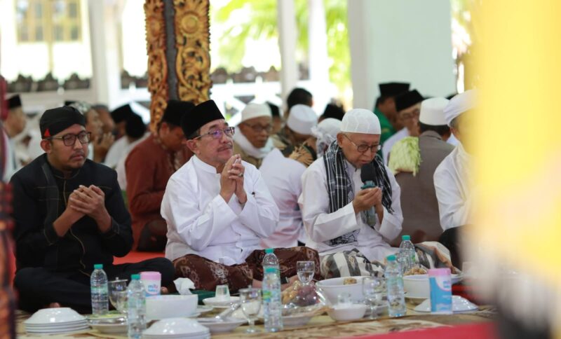 Pemkab Sumenep Gelar Doa Bersama Untuk Keselamatan Negeri di Pendopo Agung Keraton Sumenep. Foto/Klik Times. 