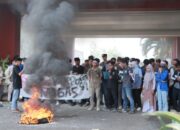 BEM Sumenep Geruduk Kantor Bupati, Tolak Eksplorasi Migas: “Laut Kami Bukan Ladang Eksploitasi!”