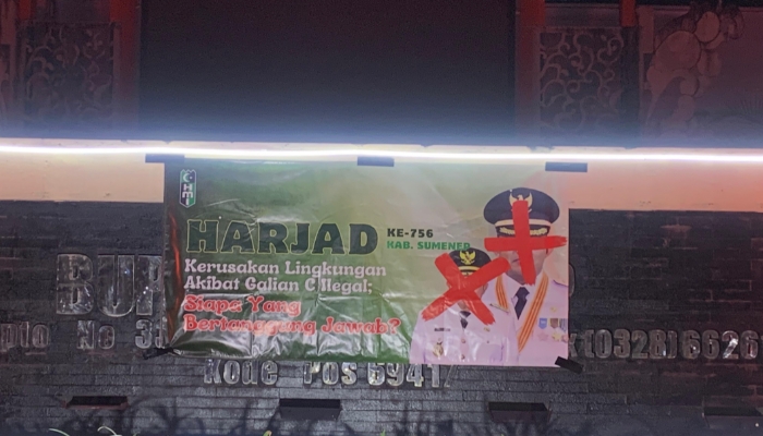 Menjelang Harjad ke-756, Banner Kritik Galian C Ilegal Muncul di Depan Kantor Pemkab Sumenep