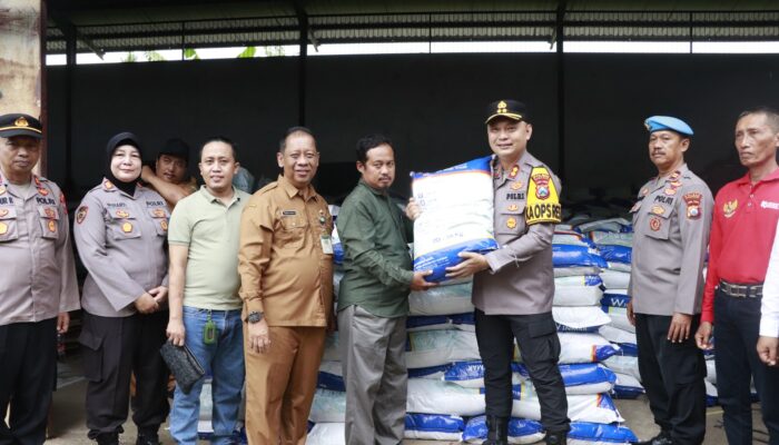 Dukung Program Asta Cita, Kapolres Sumenep Salurkan 67,7 Ton Benih Jagung untuk Petani