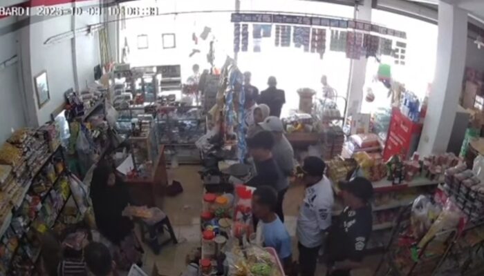 Emak-Emak Ngamuk di depan Satgas Saat Operasi di Pamekasan, Bongkar Dugaan “Setoran” Haji Her dan Haji Sugik ke Bea Cukai