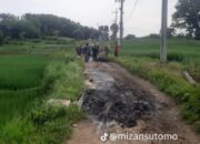 Warga Montornah Gotong Royong Perbaiki Jalan, Aktivis Soroti Pengelolaan Dana Desa
