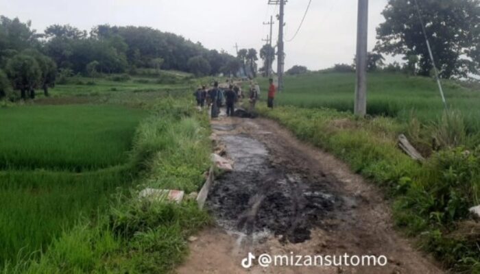 Warga Montornah Gotong Royong Perbaiki Jalan, Aktivis Soroti Pengelolaan Dana Desa