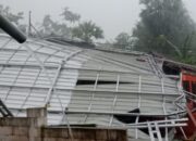 Angin Puting Beliung Terjang Desa Karduluk, 176 Rumah dan 2 Musala Warga Rusak