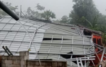 Angin Puting Beliung Terjang Desa Karduluk, 176 Rumah dan 2 Musala Warga Rusak
