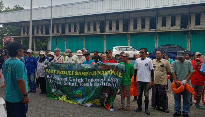 DLH Sumenep Gandeng Warga dan Jurnalis Bersihkan Lingkar Timur di HPSN 2026