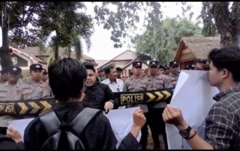 Gempar Kepung Diskop UKM Perindag Sumenep, Tuding Kebijakan Batik Tak Transparan