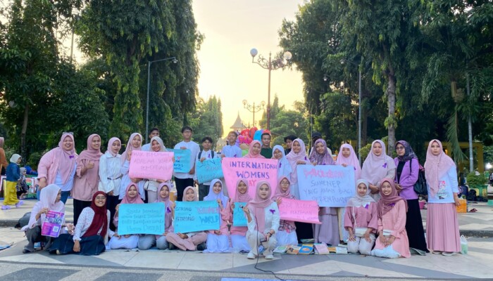 Peringati Hari Perempuan Internasional 2026, Women Center Sumenep Gelar Aksi Simbolik di Taman Bunga