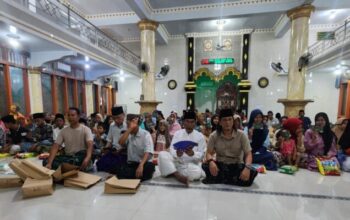 Detikzone Berkolaborasi denganTakmir Masjid Mujahidin Santuni 150 Warga di Pasongsongan