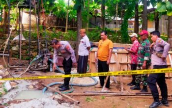 Sumur Bor di Karduluk Sumenep Keluarkan Gas Diduga Mudah Terbakar, Polisi Pasang Garis Pengaman